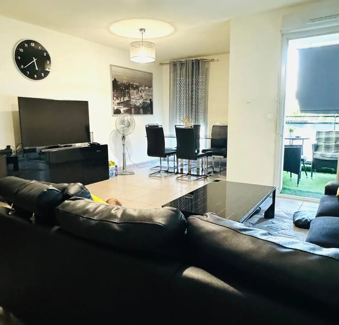 Appartement Grand Et Confortable Lyon 0*,  France
